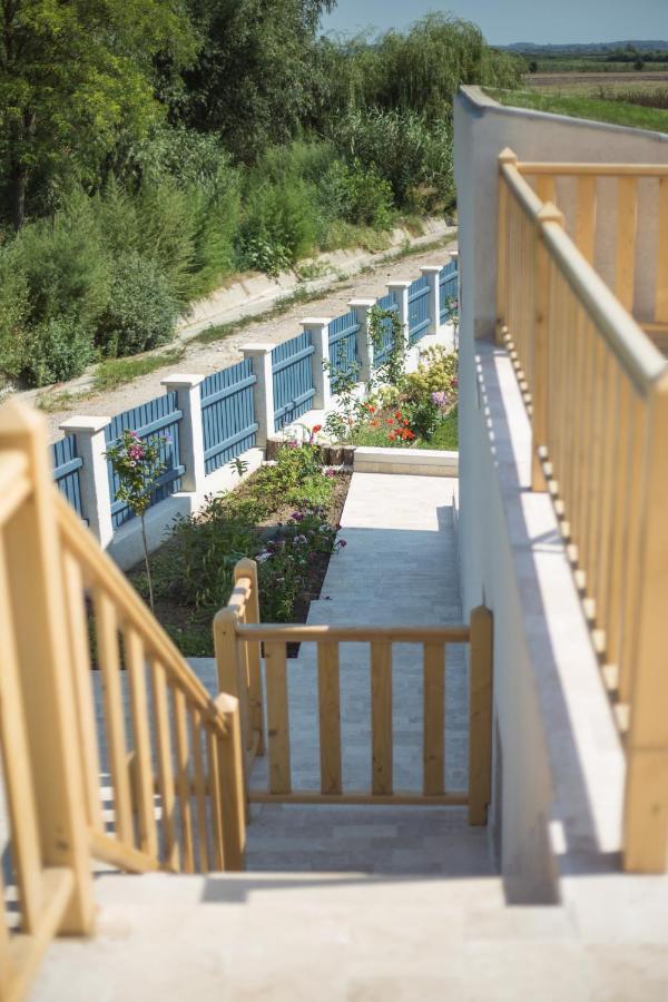 Pensiunea Nest Dunavăţu de Jos Exteriör bild