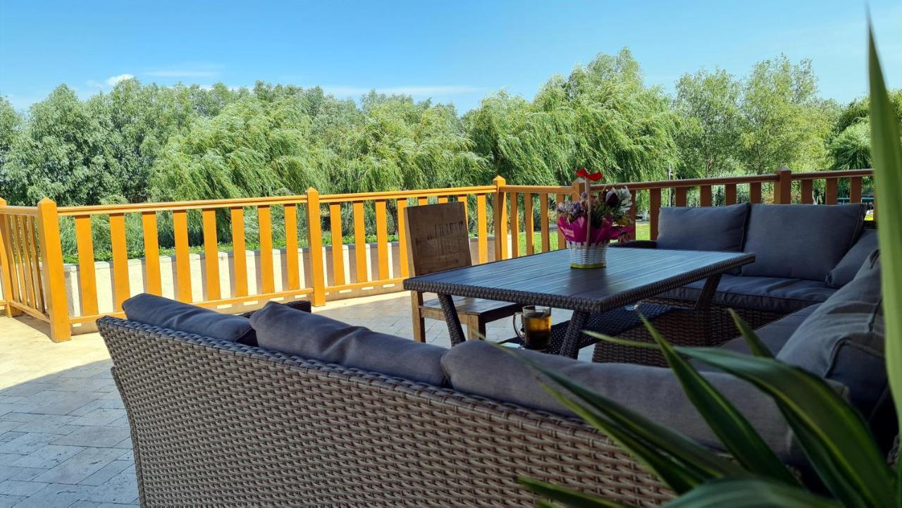 Pensiunea Nest Dunavăţu de Jos Exteriör bild